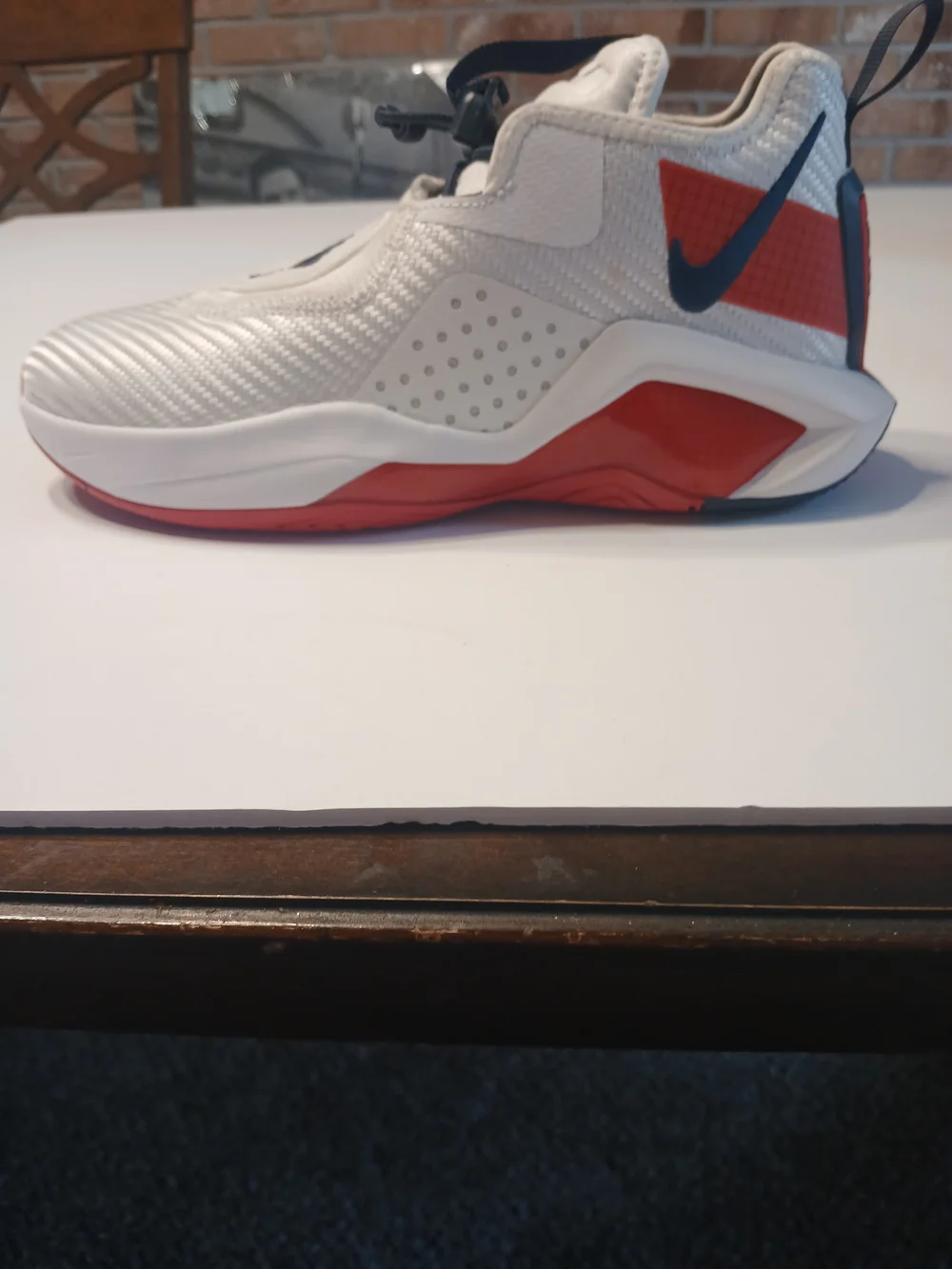 Nike LeBron Soldier XIV GS 7Y White UnivNike Kids' White & Red Athletic Sneakers